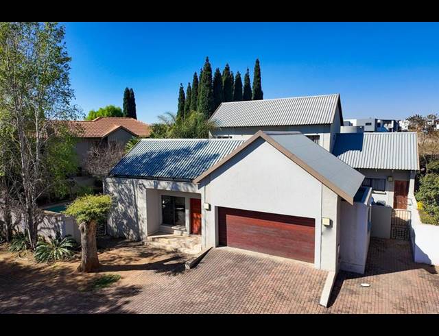 3 BEDROOM TOWNHOUSE FOR SALE IN MIDSTREAM ESTATE